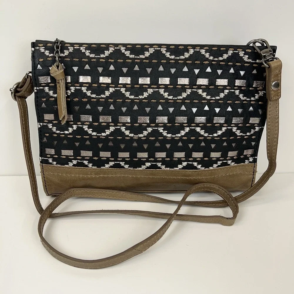 THE SAK Soft Leather Crossbody Bag Black Tan Western Boho Zip Top Shoulder Purse